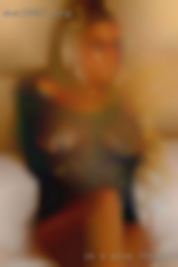 I'm a plus sized, short threesome in Houston  figured female.