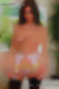 Lady looking for sexy couple Pittsburgh hookup or chat.